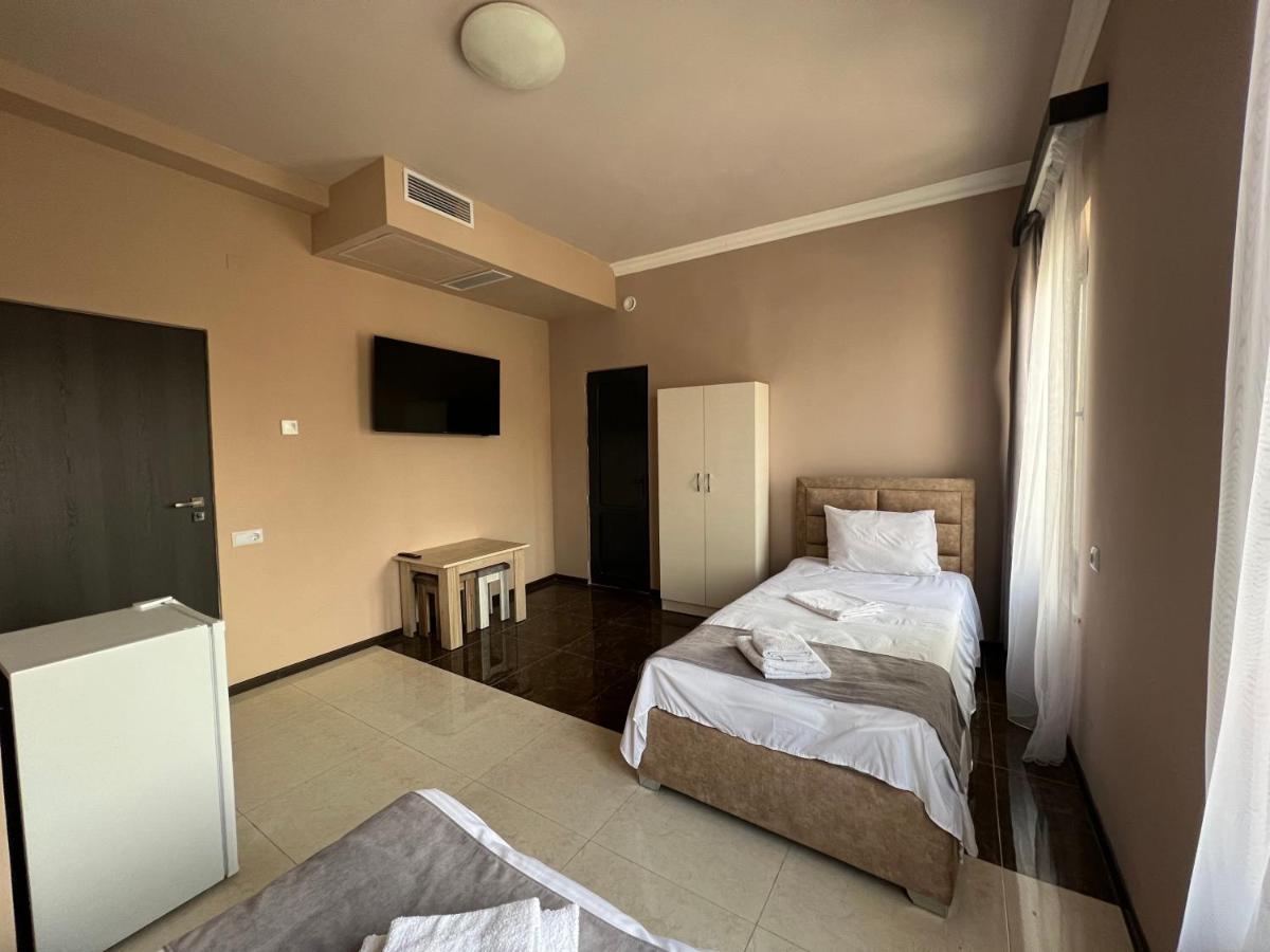 Rp Hotel Yerevan Luaran gambar