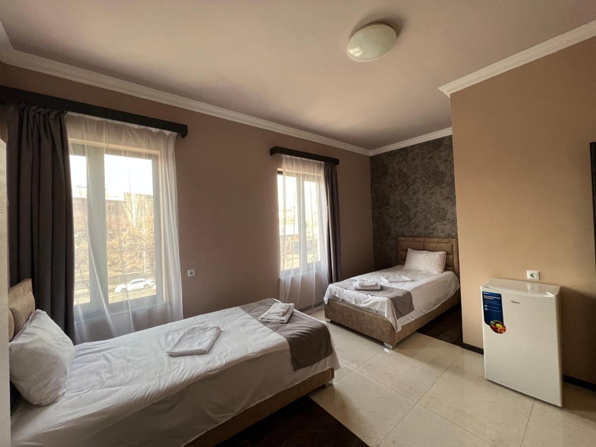 Rp Hotel Yerevan Luaran gambar